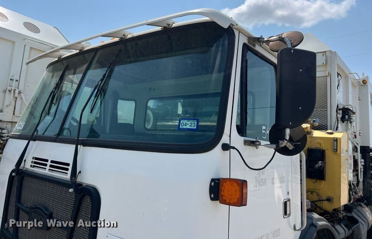 image for item EJ3005 2015 AutoCar Xpeditor refuse truck