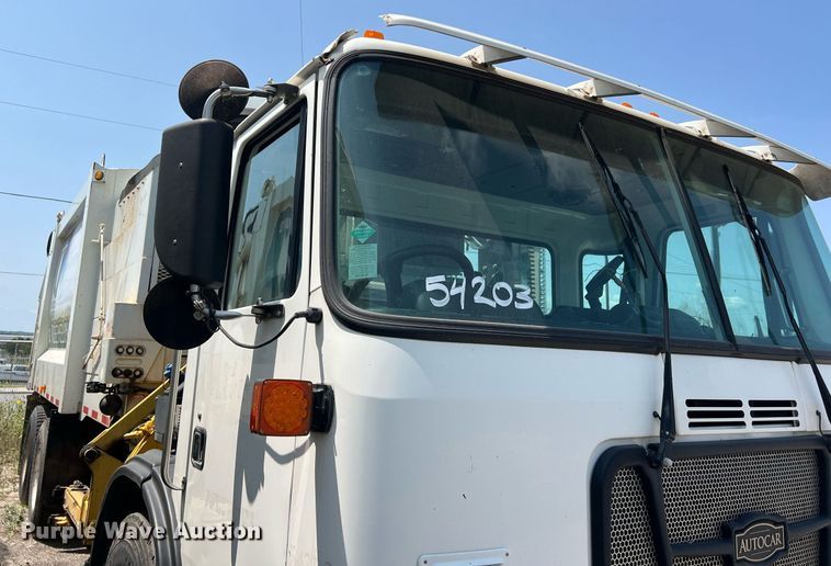 image for item EJ3005 2015 AutoCar Xpeditor refuse truck