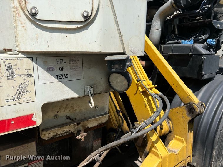 image for item EJ3005 2015 AutoCar Xpeditor refuse truck