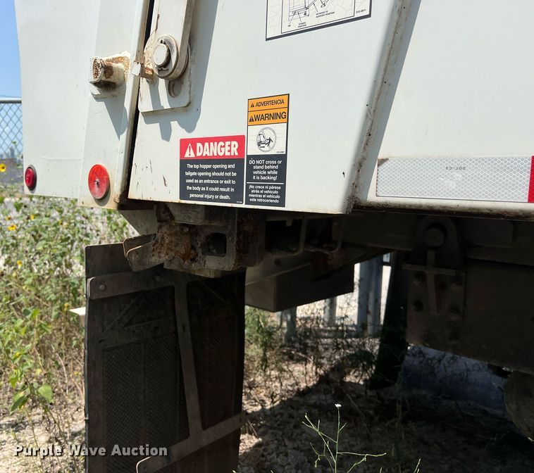 image for item EJ3005 2015 AutoCar Xpeditor refuse truck