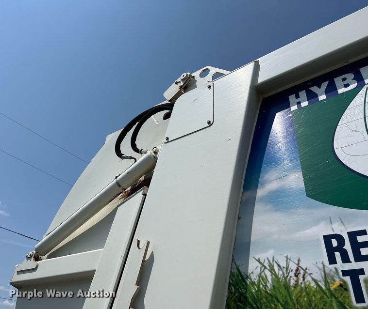 image for item EJ3005 2015 AutoCar Xpeditor refuse truck