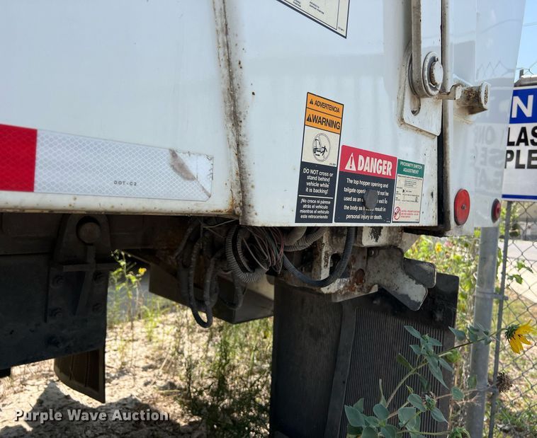 image for item EJ3005 2015 AutoCar Xpeditor refuse truck