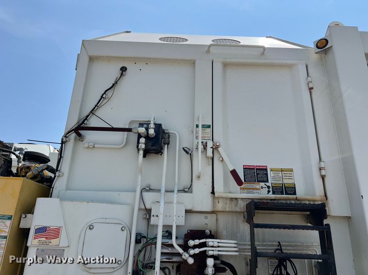 image for item EJ3005 2015 AutoCar Xpeditor refuse truck