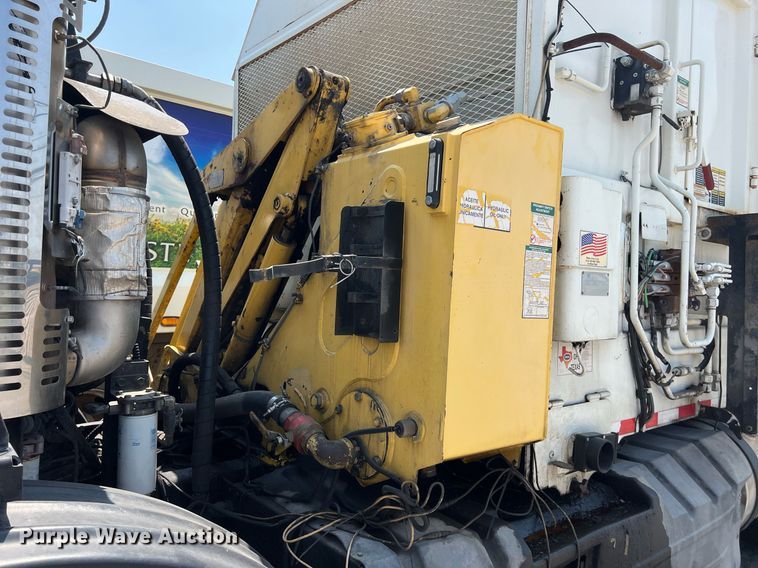 image for item EJ3005 2015 AutoCar Xpeditor refuse truck