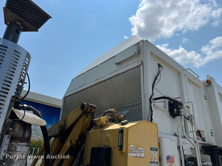 image for item EJ3005 2015 AutoCar Xpeditor refuse truck