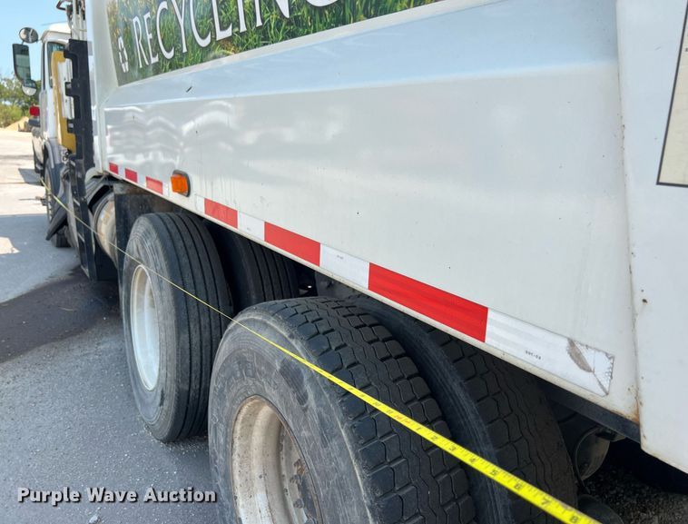 image for item EJ3005 2015 AutoCar Xpeditor refuse truck