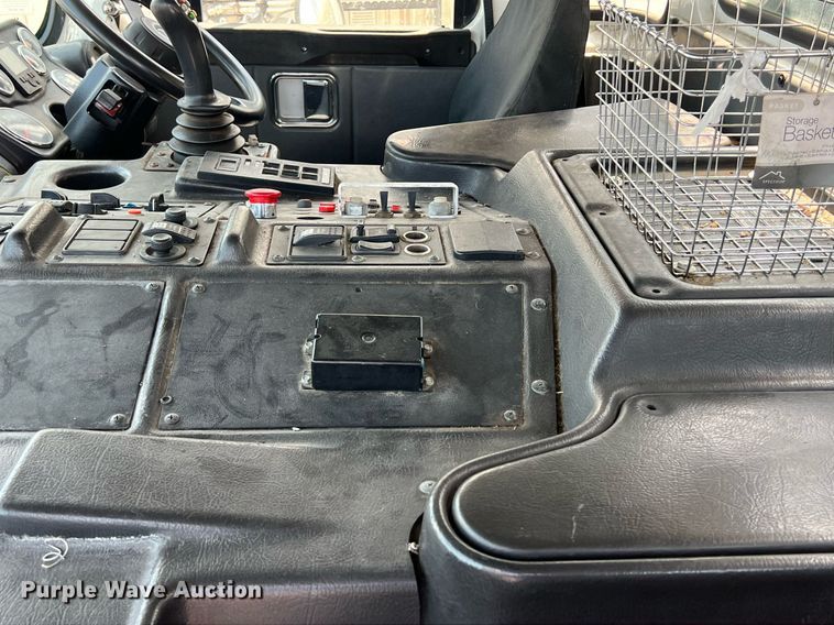 image for item EJ3005 2015 AutoCar Xpeditor refuse truck