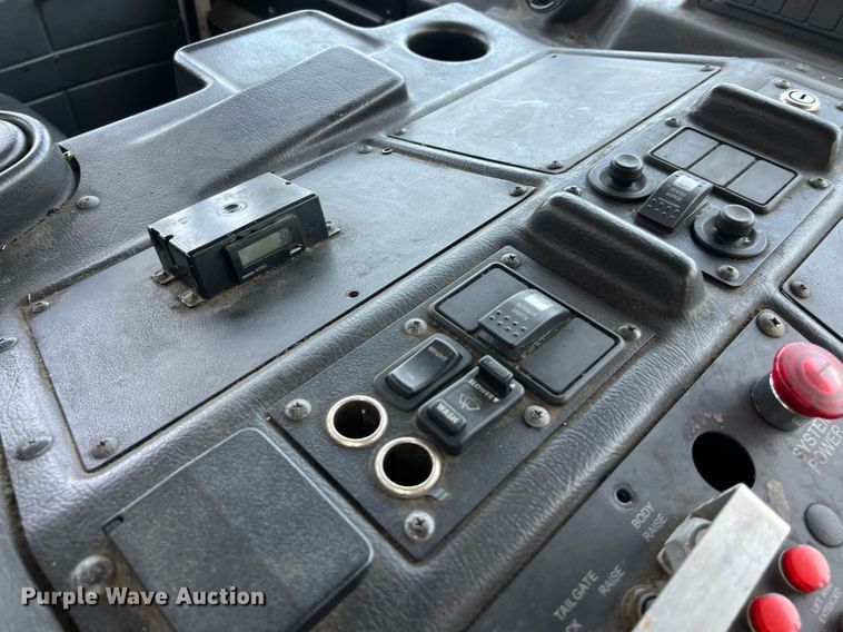 image for item EJ3005 2015 AutoCar Xpeditor refuse truck