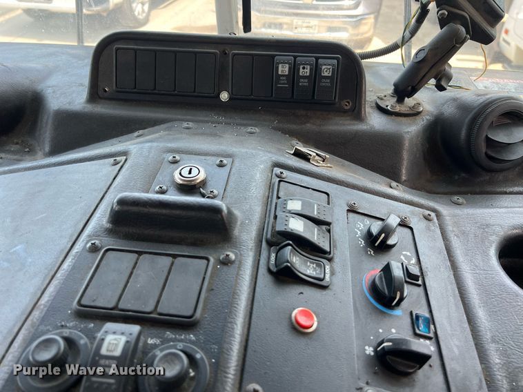 image for item EJ3005 2015 AutoCar Xpeditor refuse truck