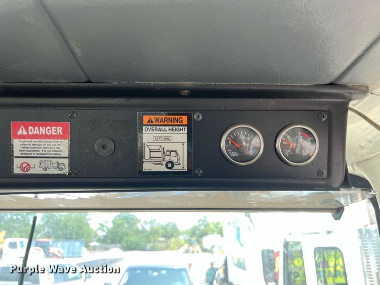 image for item EJ3005 2015 AutoCar Xpeditor refuse truck