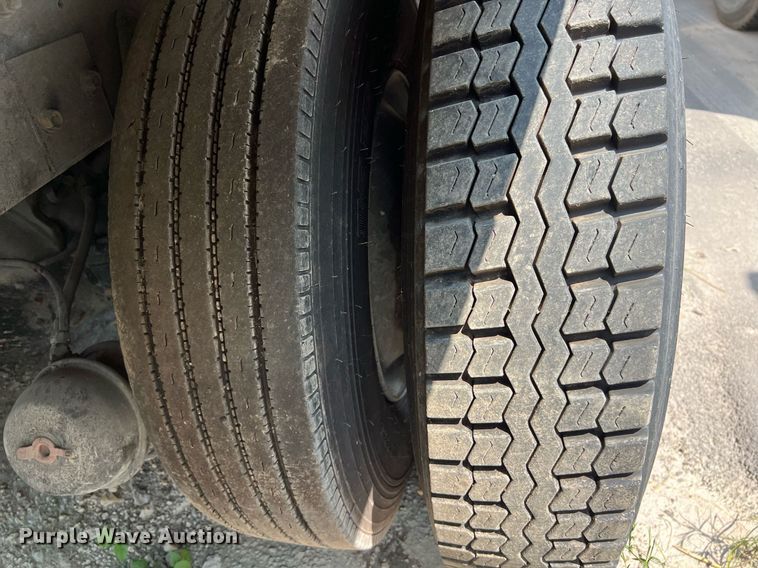 image for item EJ3005 2015 AutoCar Xpeditor refuse truck