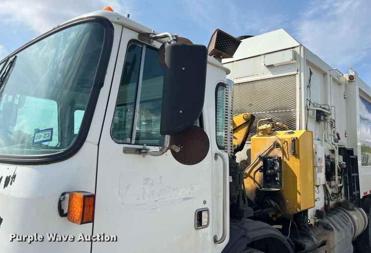 image for item EJ3006 2013 AutoCar Xpeditor refuse truck