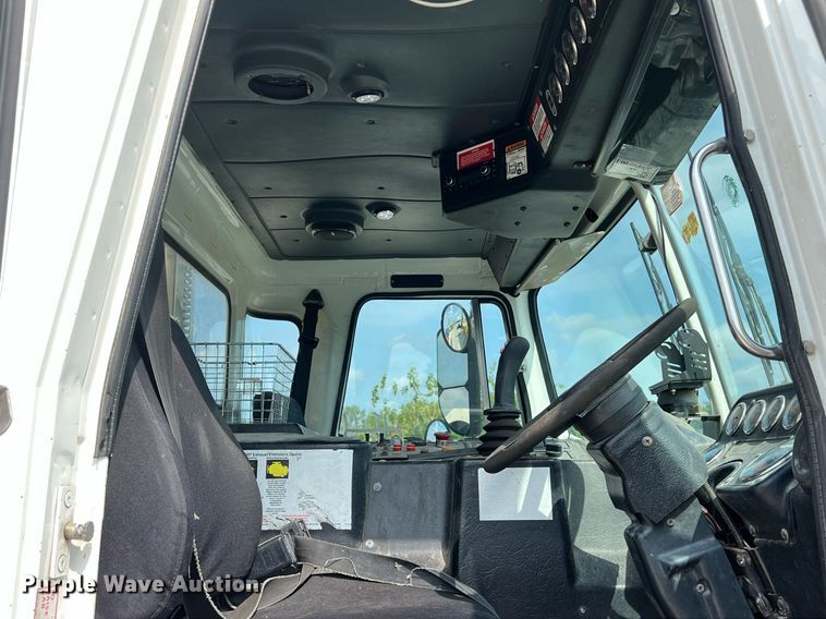 image for item EJ3006 2013 AutoCar Xpeditor refuse truck