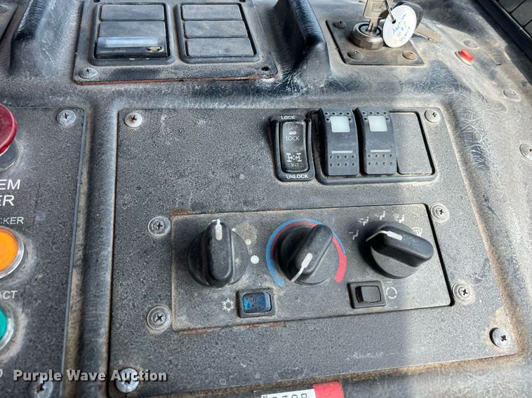 image for item EJ3006 2013 AutoCar Xpeditor refuse truck