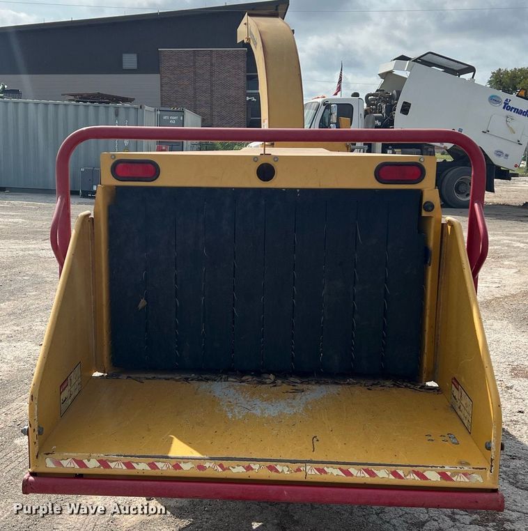 image for item EJ3010 2005 Vermeer BC1000XL wood chipper