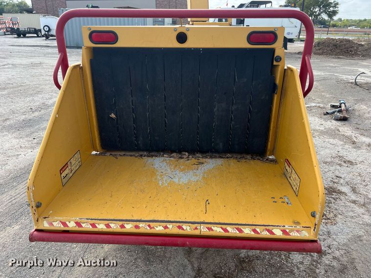 image for item EJ3010 2005 Vermeer BC1000XL wood chipper