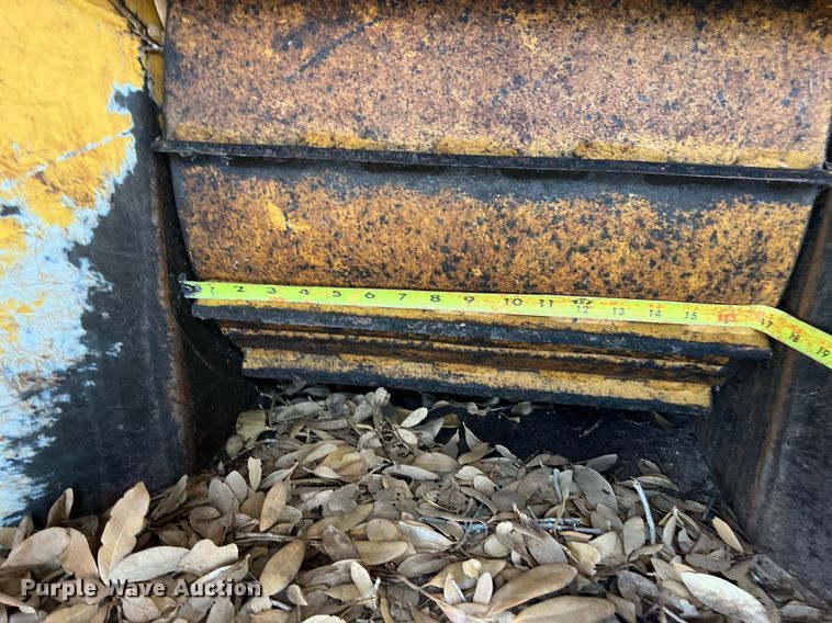 image for item EJ3010 2005 Vermeer BC1000XL wood chipper