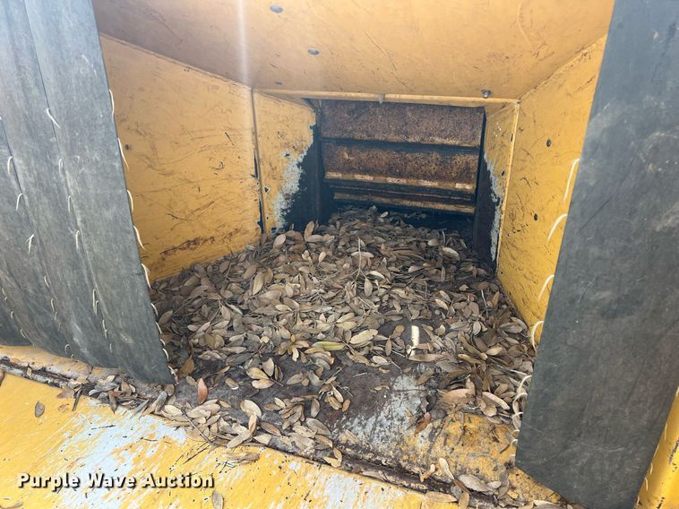 image for item EJ3010 2005 Vermeer BC1000XL wood chipper