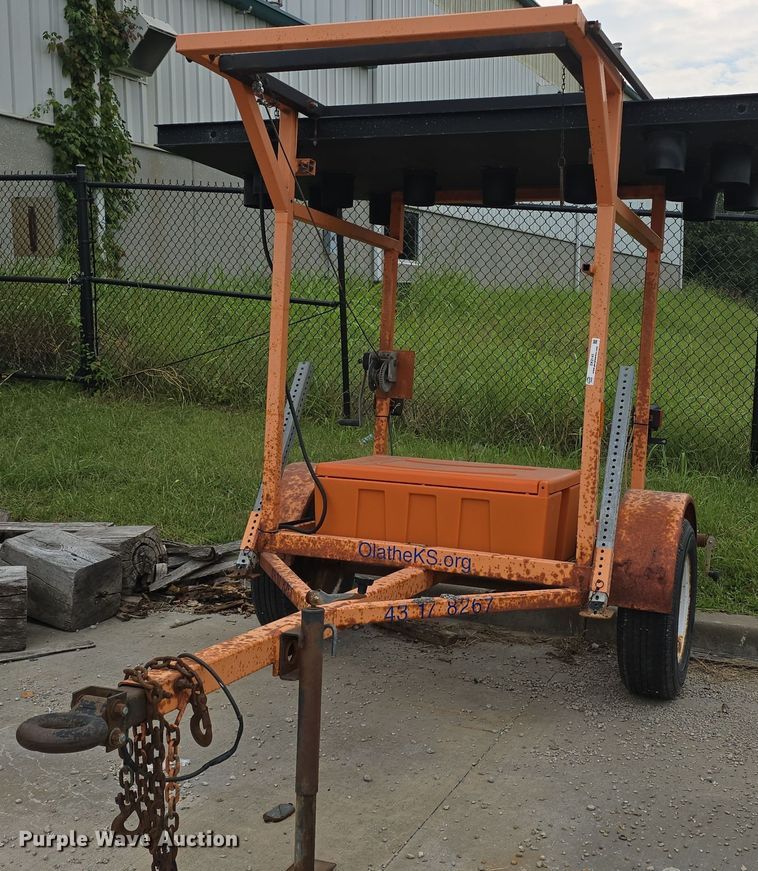 image for item EK2143 Vermac arrow board trailer