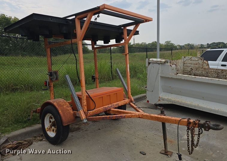 image for item EK2143 Vermac arrow board trailer