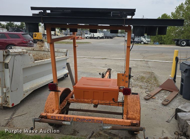 image for item EK2143 Vermac arrow board trailer