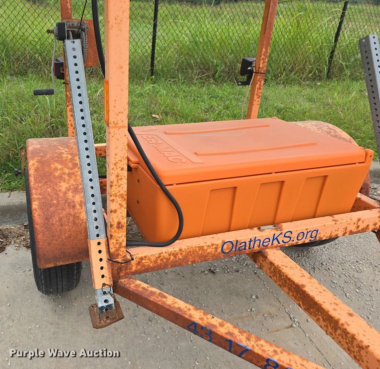 image for item EK2143 Vermac arrow board trailer