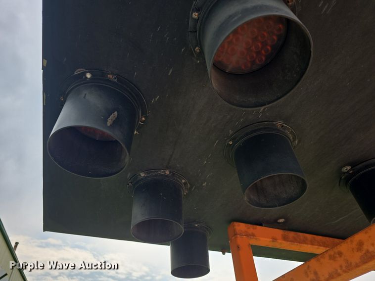 image for item EK2143 Vermac arrow board trailer