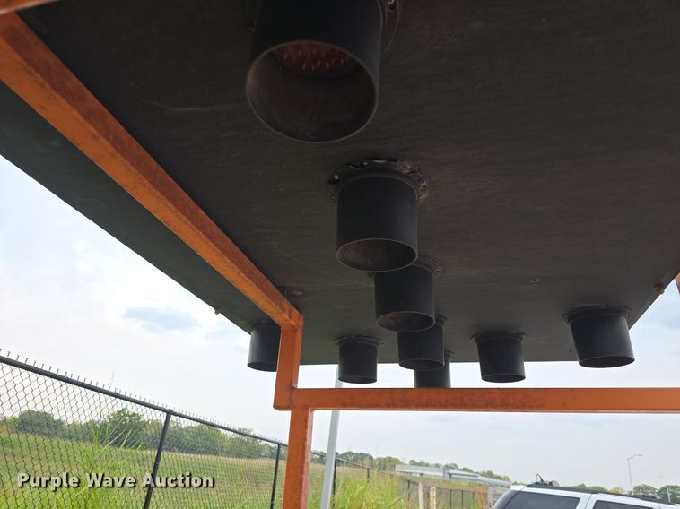 image for item EK2143 Vermac arrow board trailer