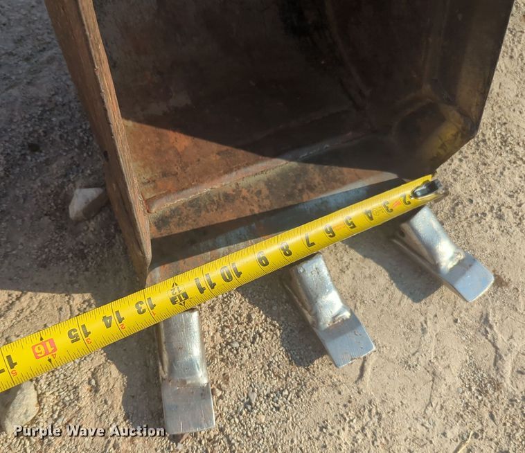 image for item EQ2187 1999 John Deere 4400 MFWD tractor