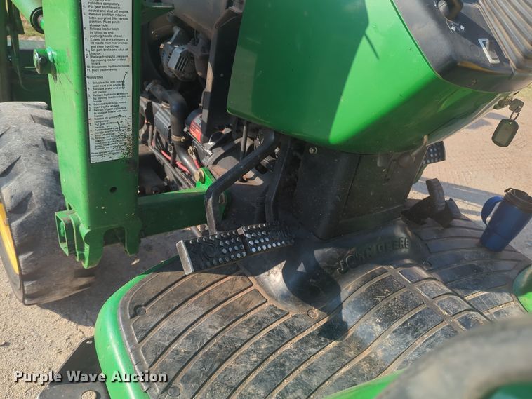 image for item EQ2187 1999 John Deere 4400 MFWD tractor