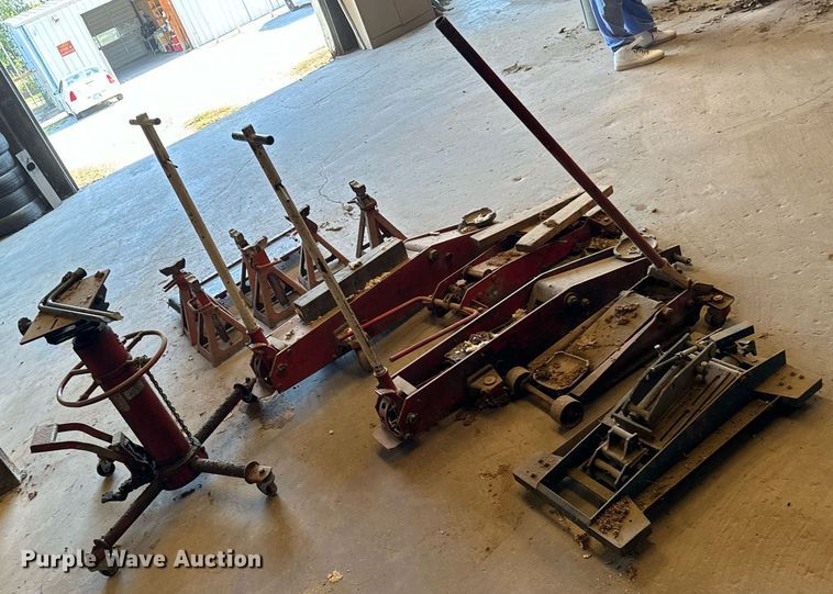 image for item IE9074 Automotive jacks