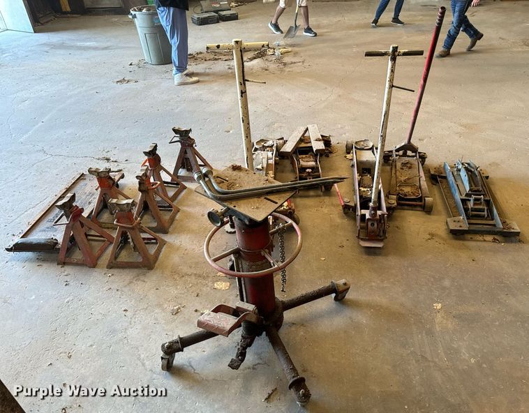 image for item IE9074 Automotive jacks