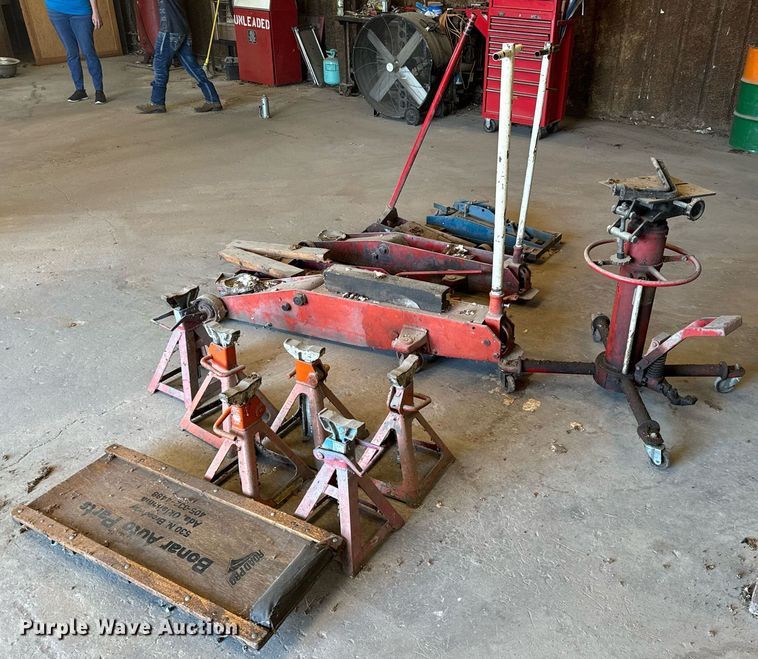 image for item IE9074 Automotive jacks