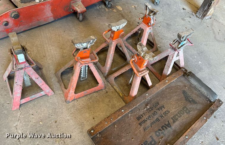 image for item IE9074 Automotive jacks