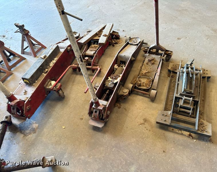 image for item IE9074 Automotive jacks