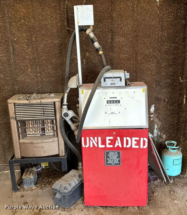 image for item IE9077 (2) gas pumps