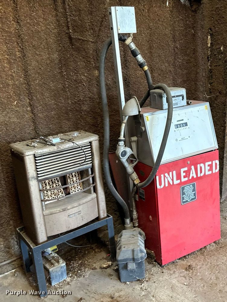 image for item IE9077 (2) gas pumps