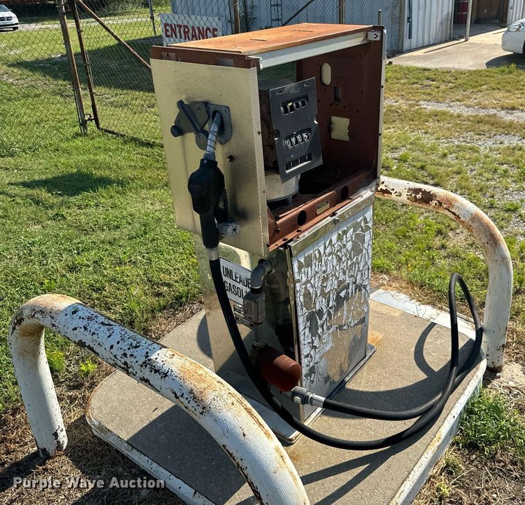 image for item IE9077 (2) gas pumps
