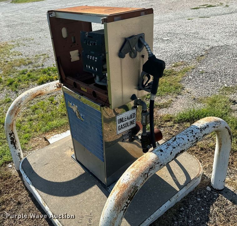 image for item IE9077 (2) gas pumps