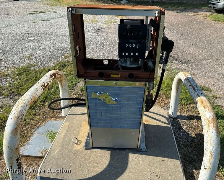 image for item IE9077 (2) gas pumps