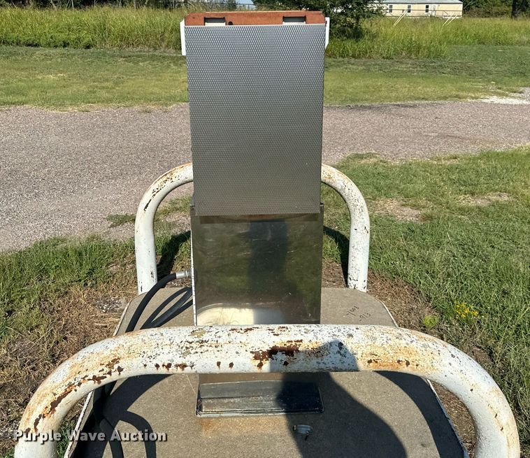 image for item IE9077 (2) gas pumps