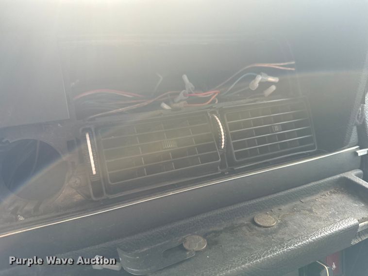 image for item JD9297 1989 Volvo 240 DL 