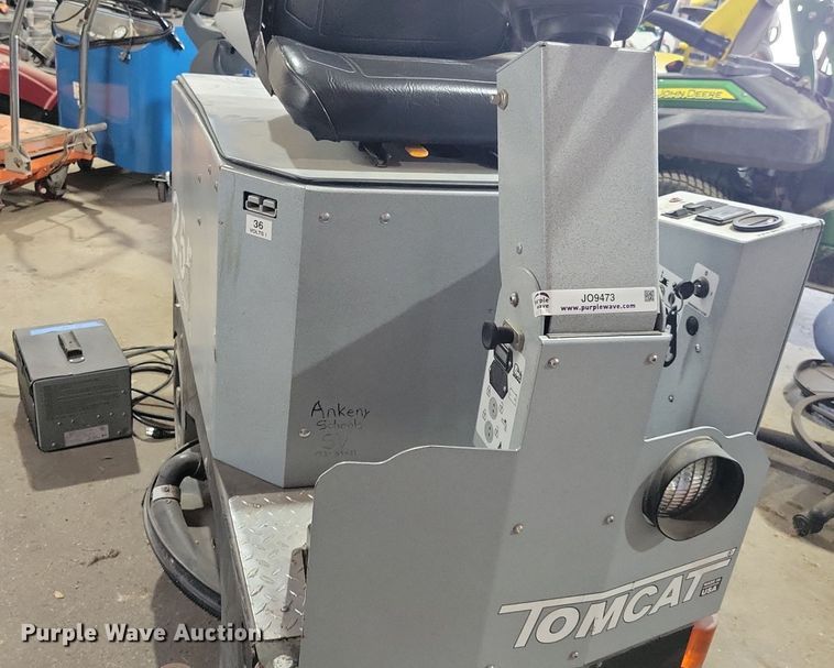 image for item JO9473 Tomcat floor burnisher