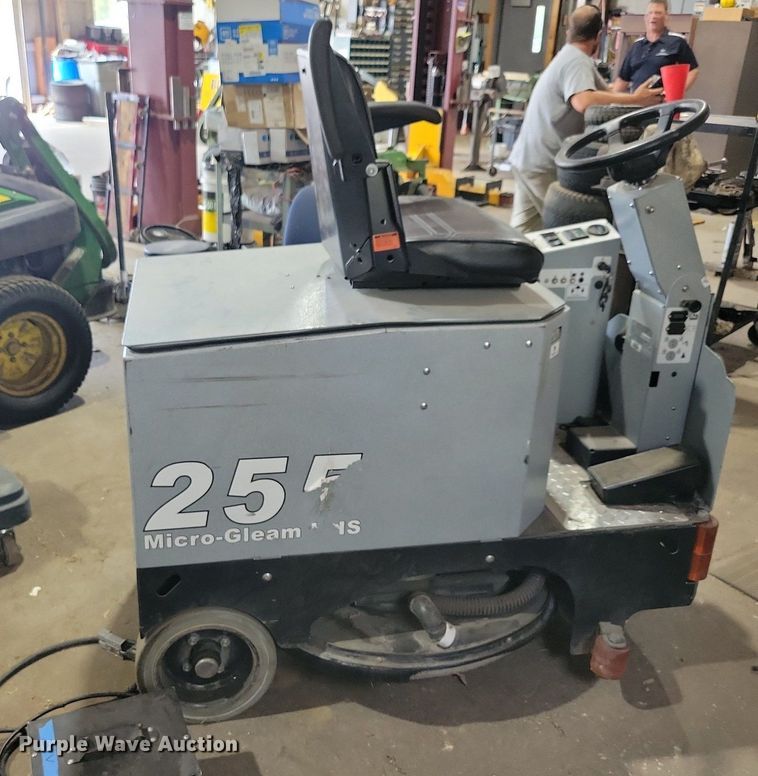 image for item JO9473 Tomcat floor burnisher