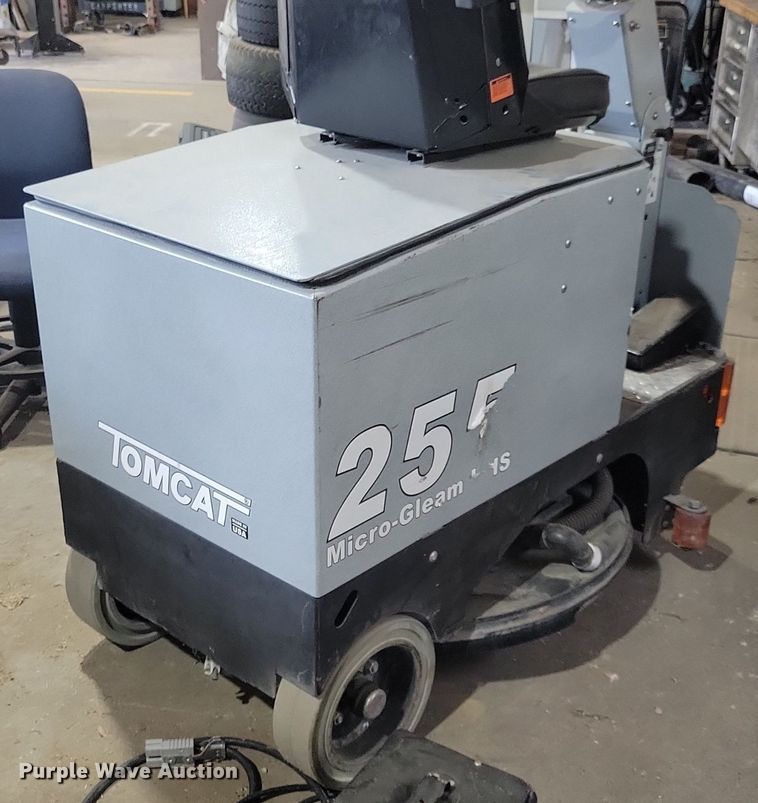 image for item JO9473 Tomcat floor burnisher