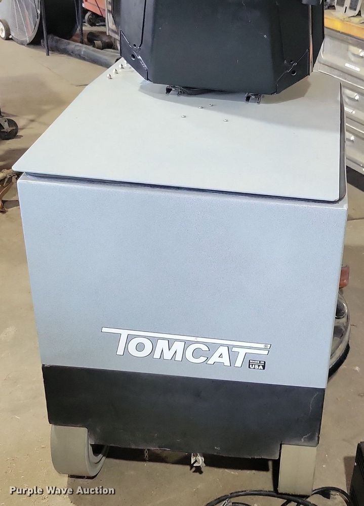 image for item JO9473 Tomcat floor burnisher
