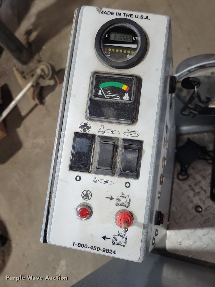 image for item JO9473 Tomcat floor burnisher