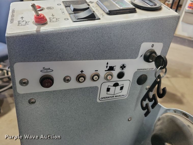 image for item JO9473 Tomcat floor burnisher