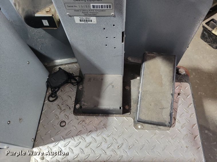 image for item JO9473 Tomcat floor burnisher