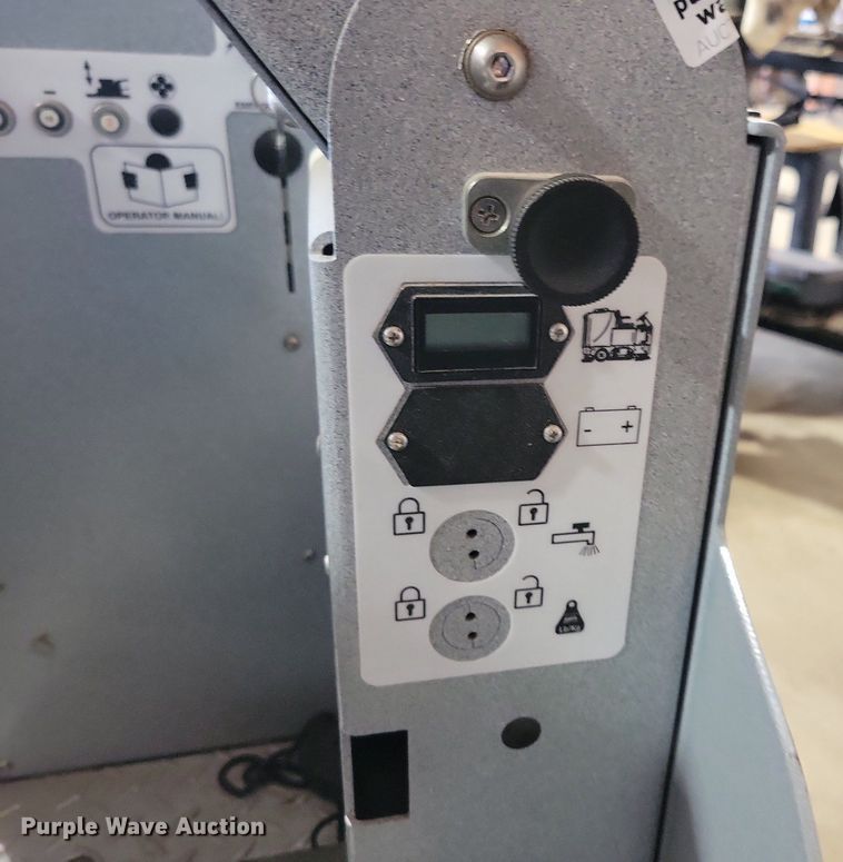 image for item JO9473 Tomcat floor burnisher